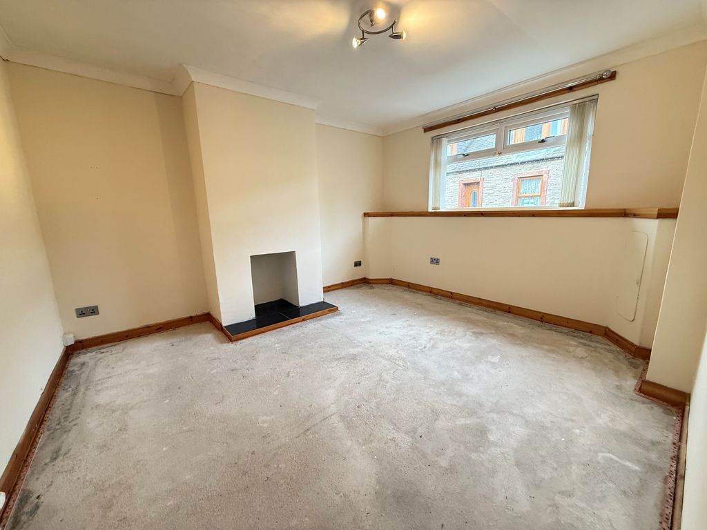 Property photo 2 of 8 Lounge