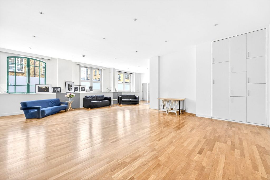 Property photo 3 of 27