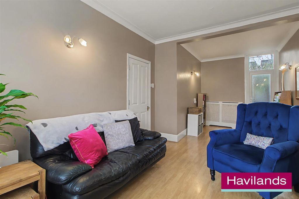 Property photo 3 of 16 Cedars Road N21 3Hb-8.Jpg