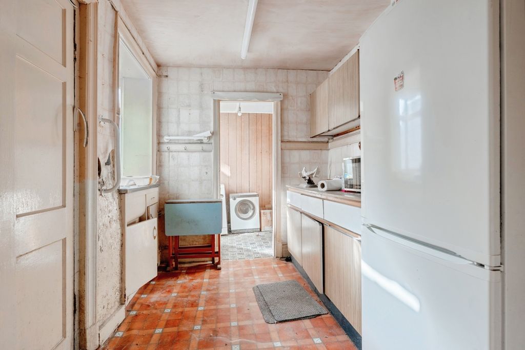 Property photo 3 of 12 Pbox-Img.Jpg