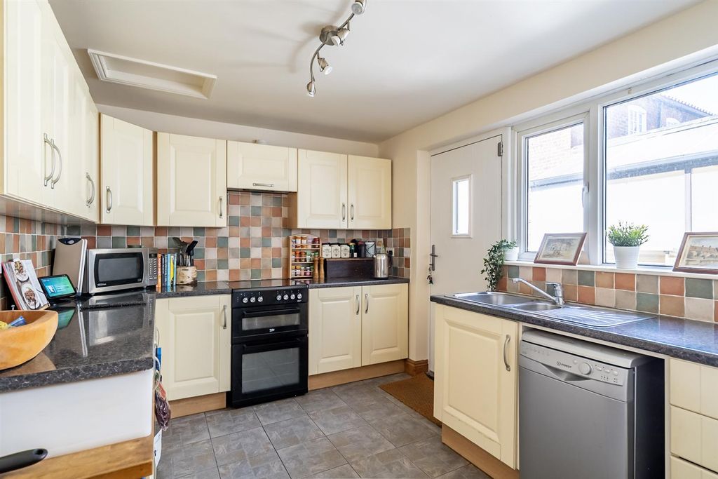 Property photo 2 of 23