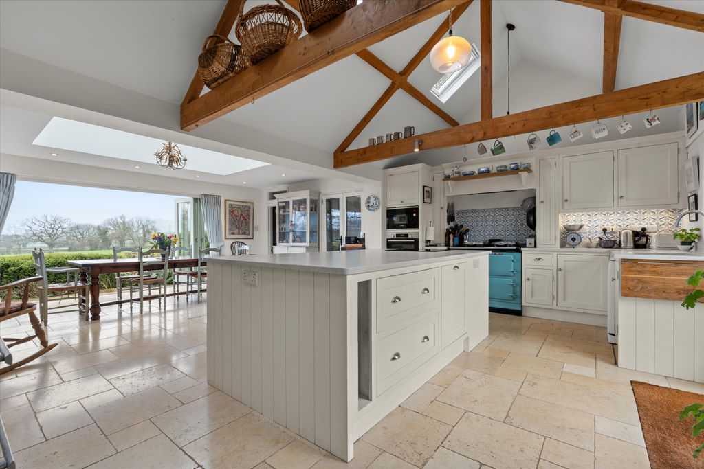 Property photo 2 of 25 Image