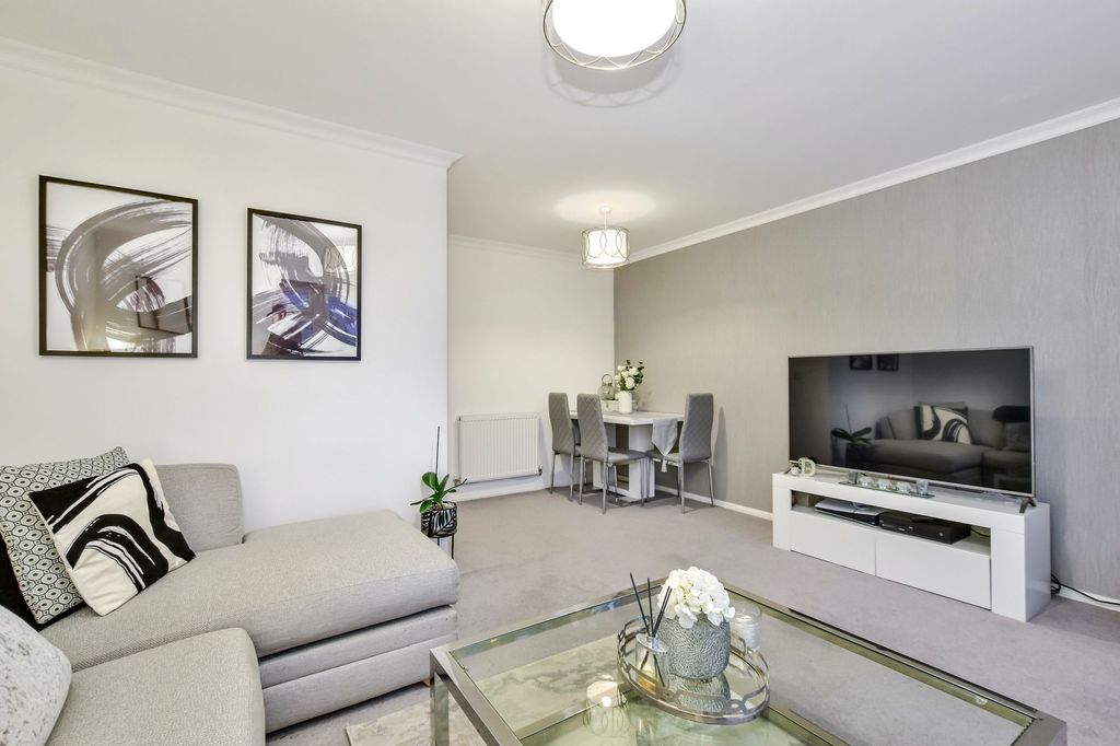 2 bed terraced house for saleRailway Terrace, Kings Langley WD4