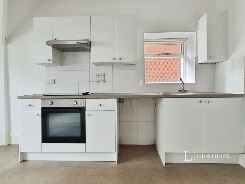 Property photo 3 of 7 Kitchen