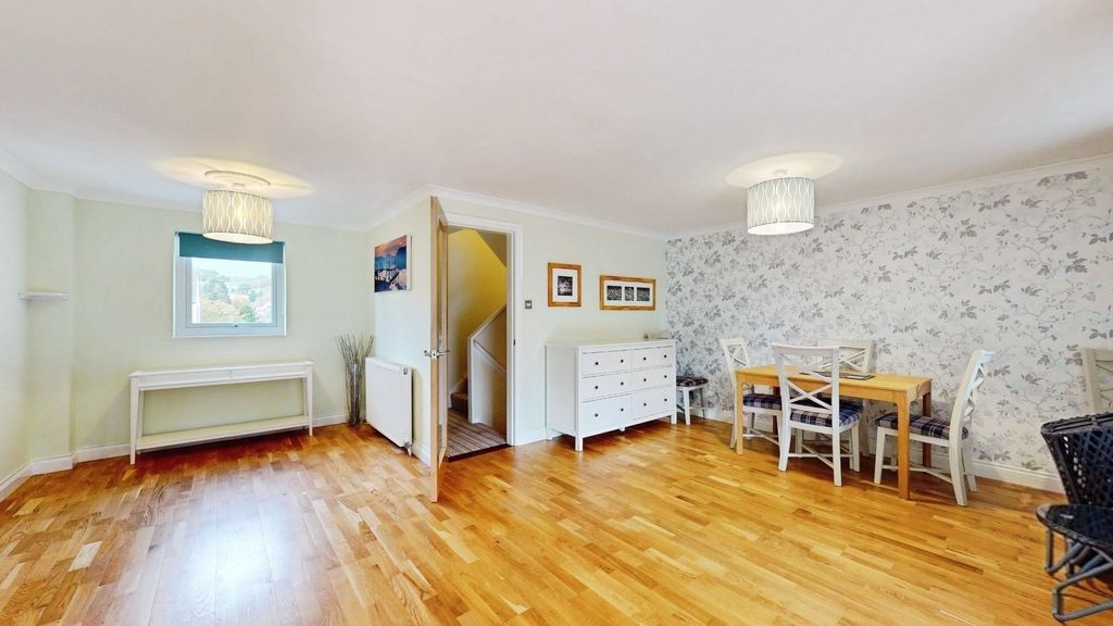 Property photo 3 of 18 Pbox-Img.Jpg