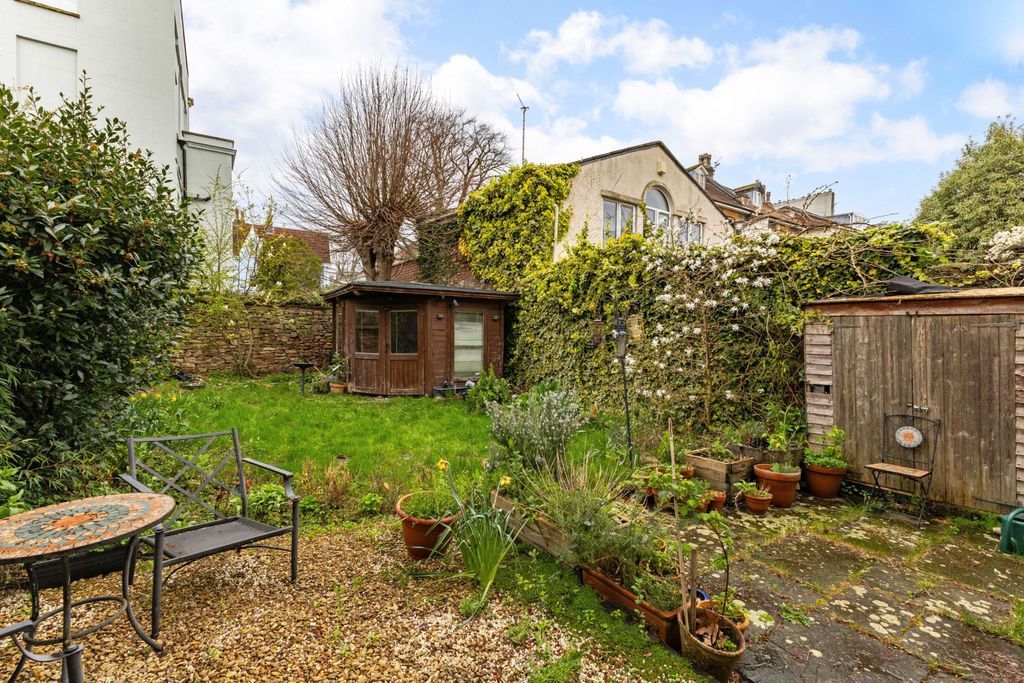 Property photo 3 of 17 Garden