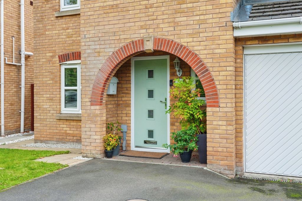 Property photo 2 of 28 Pbox-Img.Jpg