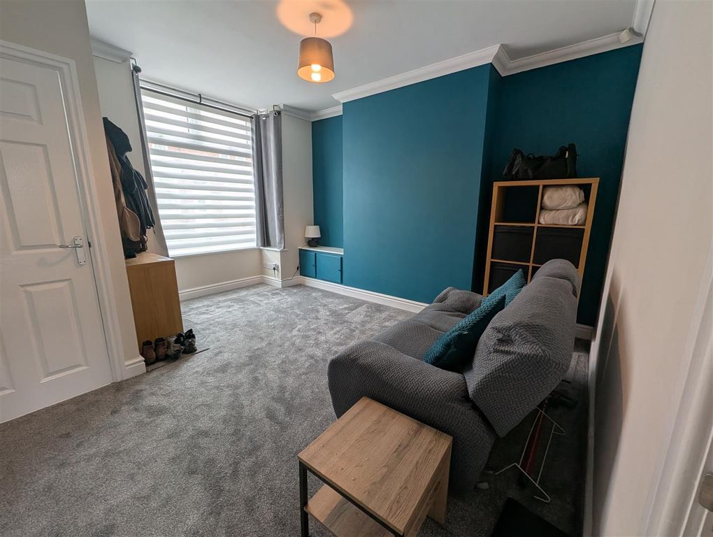 Property photo 2 of 8 Lounge