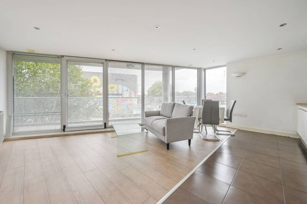 Property photo 3 of 11