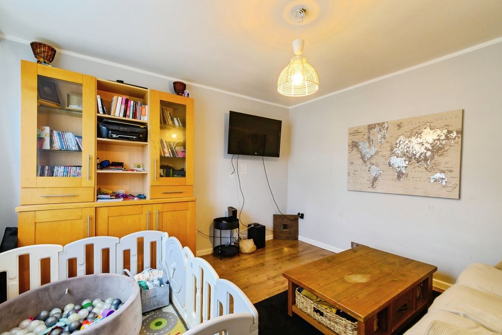 Property photo 3 of 17 Living Room