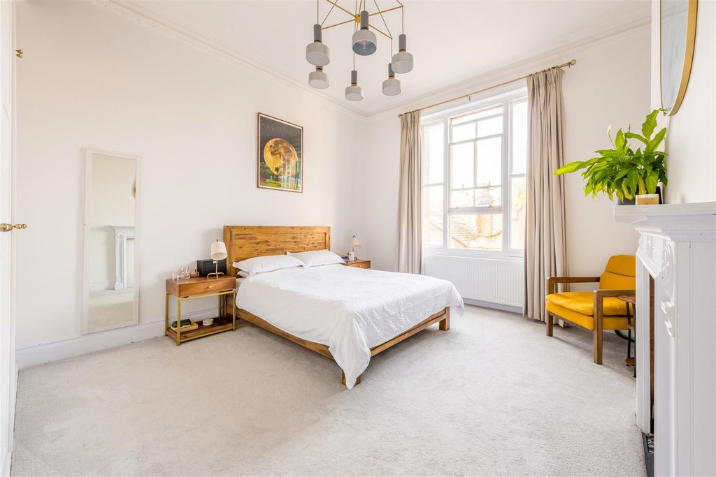 Property photo 2 of 33 Flat 10, Grand Avenue Mansions-19.Jpg