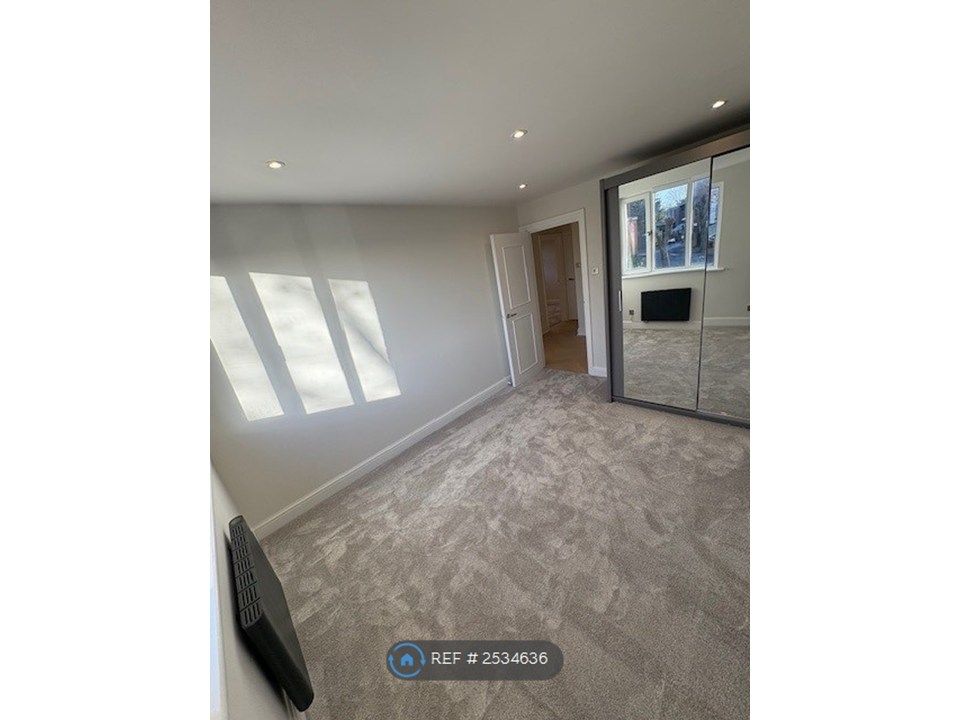 Property photo 3 of 6 Bedroom 1