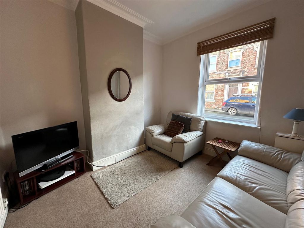 Property photo 3 of 9 Lounge.Jpg