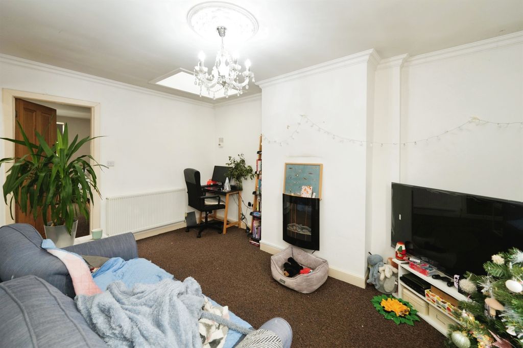 Property photo 2 of 13