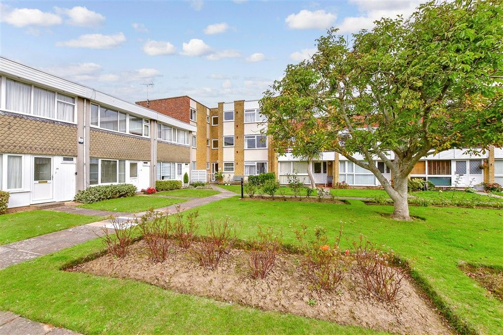 Property photo 2 of 12 Communal Gardens