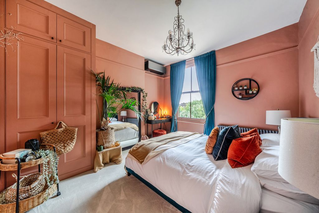 Property photo 2 of 40 1447872-6-69E61Ac...