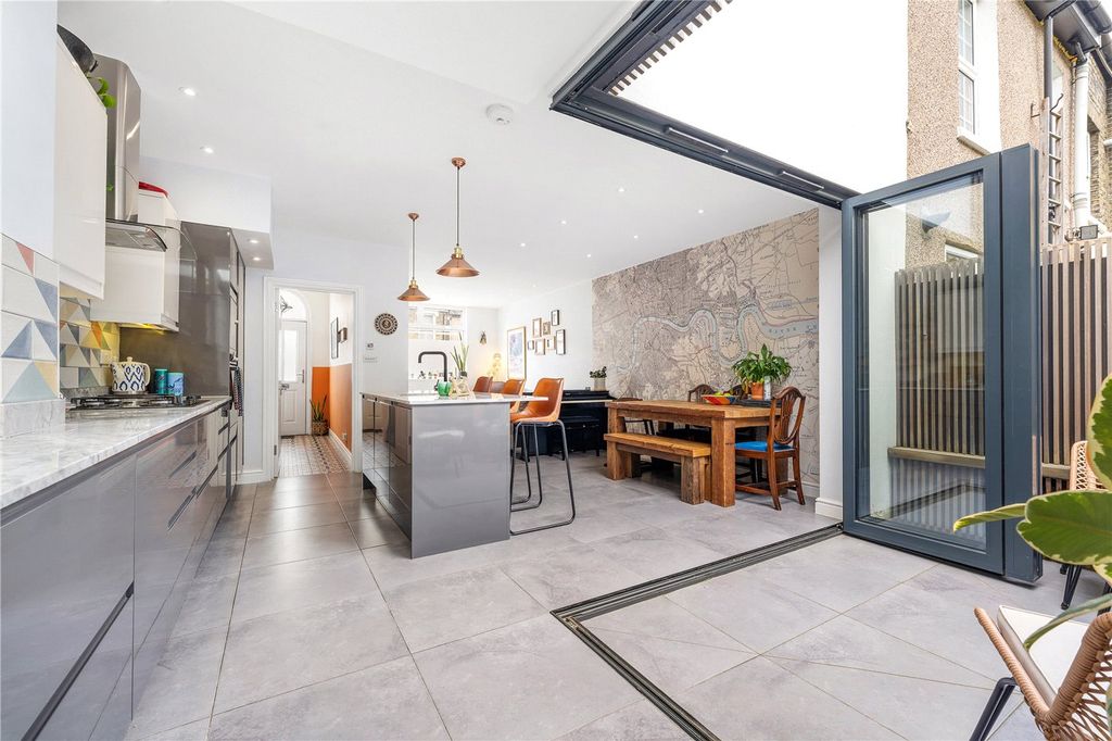 Property photo 1 of 17 Kitchen/Diner