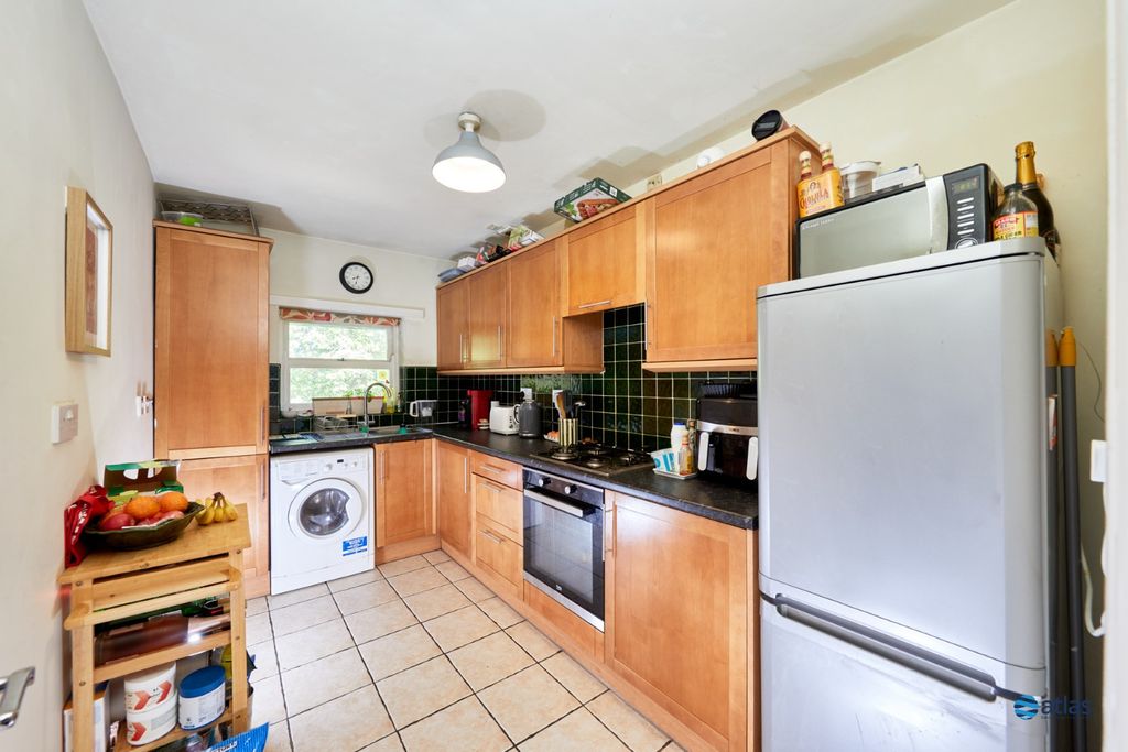 Property photo 3 of 12 Kitchen