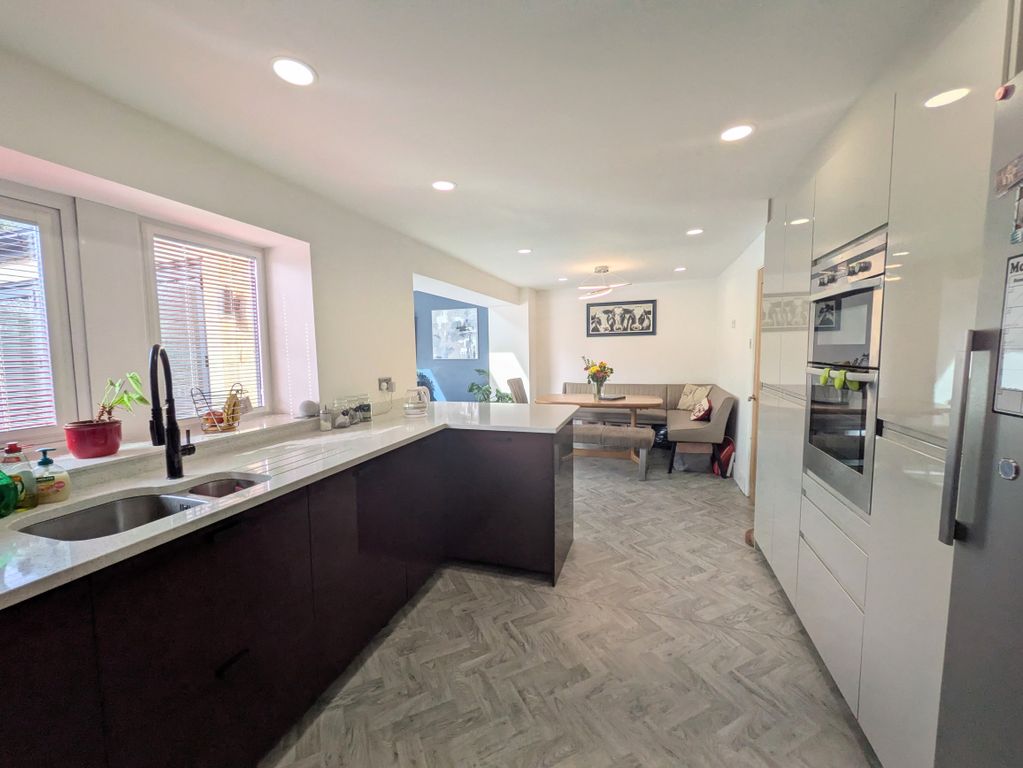 Property photo 3 of 30 1000038998