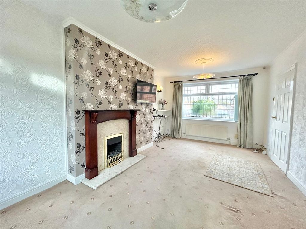 Property photo 3 of 12 Lounge.Jpg