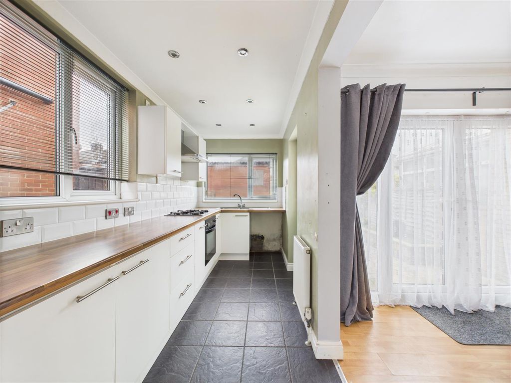 Property photo 3 of 10 Cam05193G0-Pr0027-Still004.Jpg