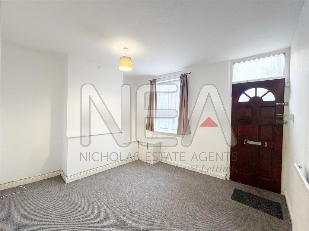 Property photo 2 of 10 Living Room