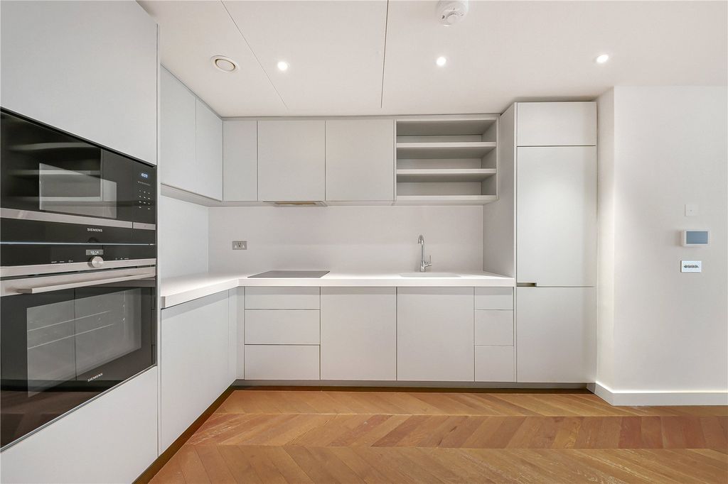 Property photo 2 of 18 Picture No. 24