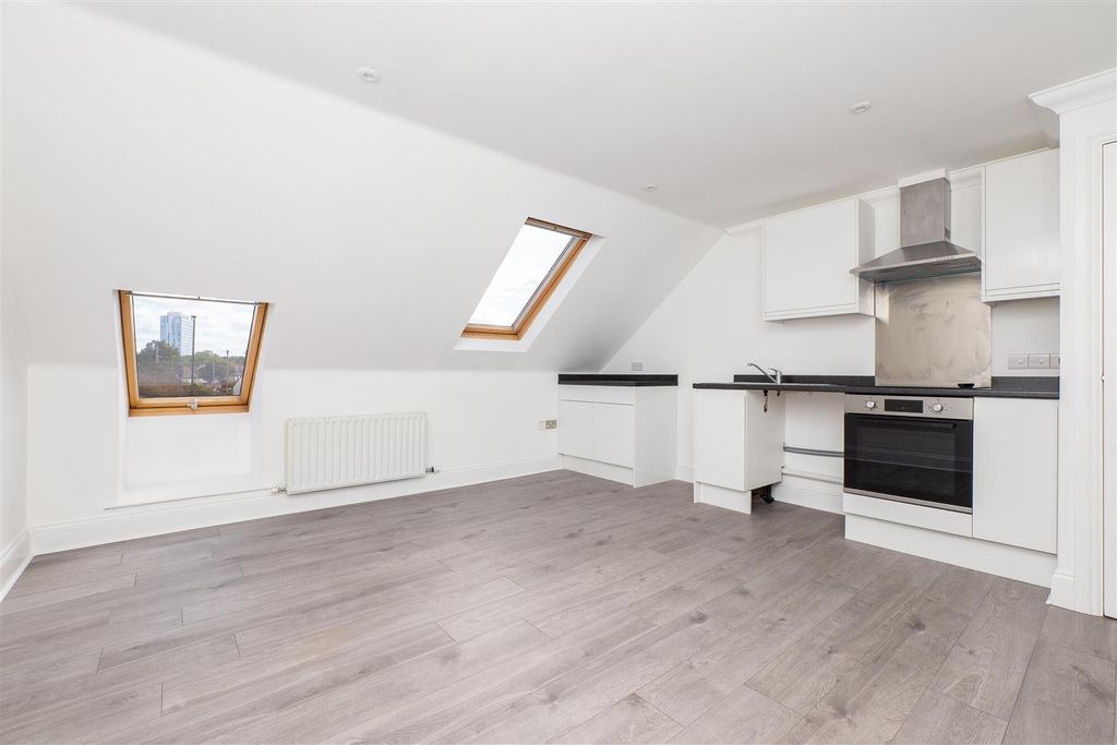 Property photo 1 of 6 Oldfieldsr27d-002.Jpg