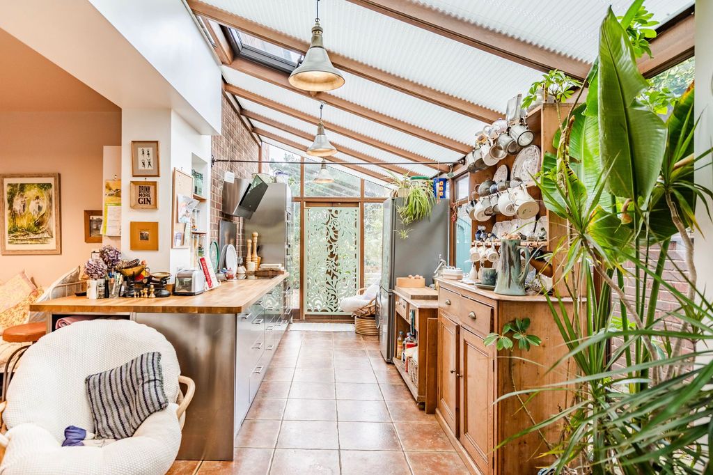 Property photo 2 of 34