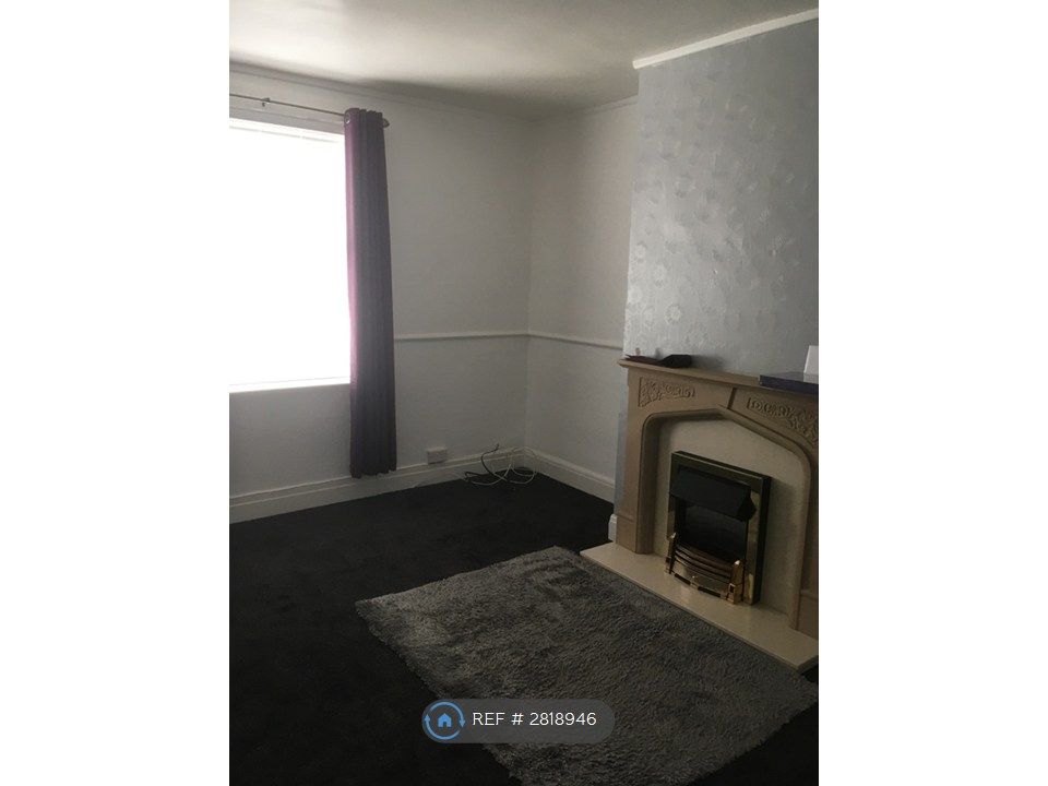 Property photo 1 of 12 Lounge