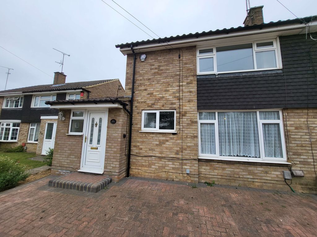 Property photo 1 of 13 3 Bedroom Semi Detached For Rent