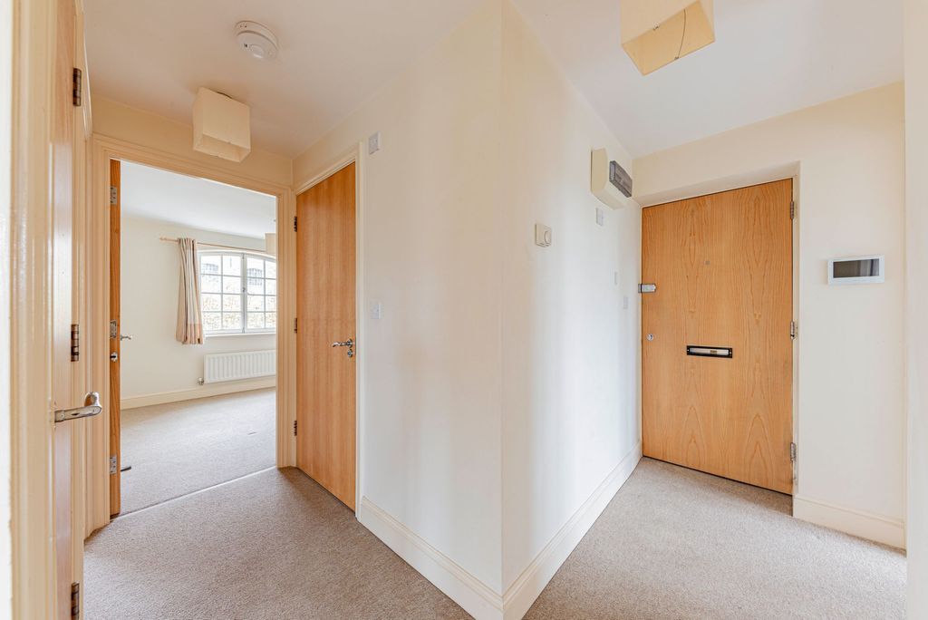 Property photo 3 of 32 Hallway (1)