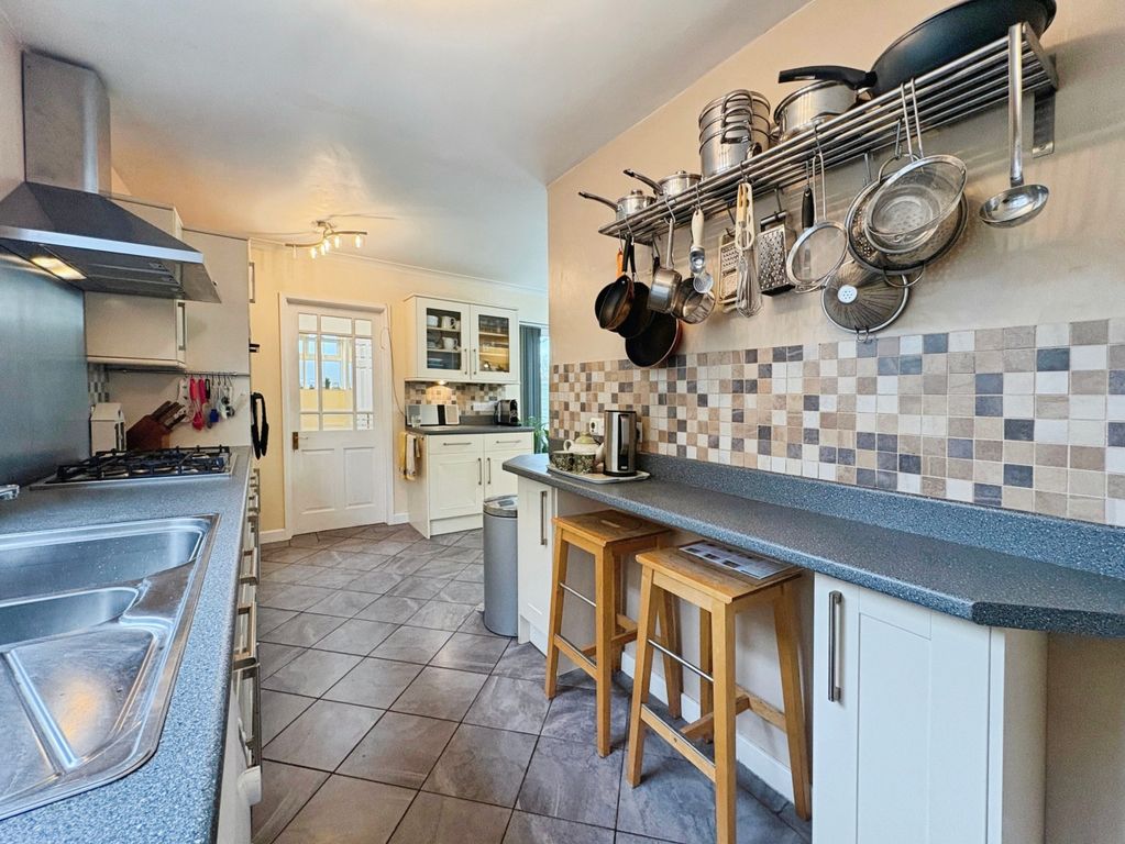 Property photo 3 of 34 Kitchen