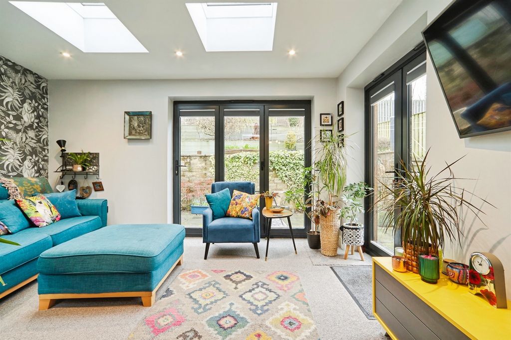 Property photo 2 of 20