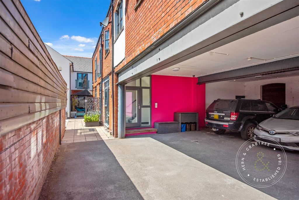 Property photo 2 of 39 Severn-Square-38.Jpg