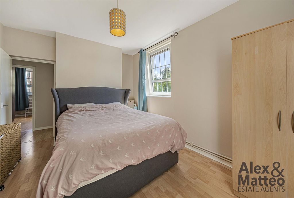 Property photo 3 of 20 Hazelwood House