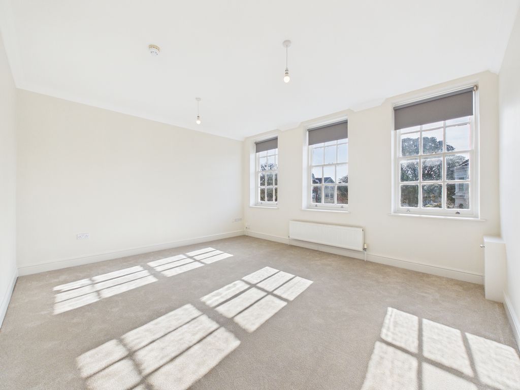 Property photo 2 of 6 Lounge