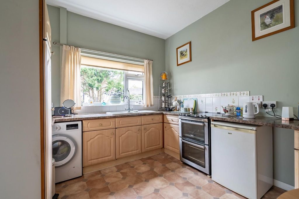 Property photo 3 of 18 Breakfast Kitchen