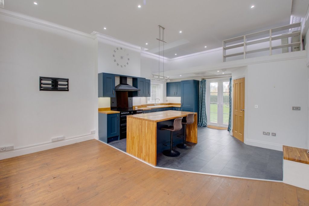 Property photo 3 of 18 Picture No. 11