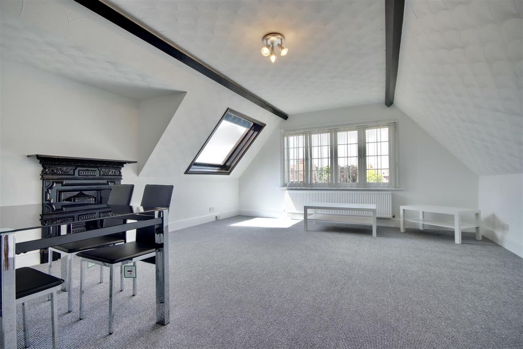 Property photo 1 of 10 5C8C2C4B-67CE-4765-91E2-036Bd17F9355_1_201_A.Jpeg