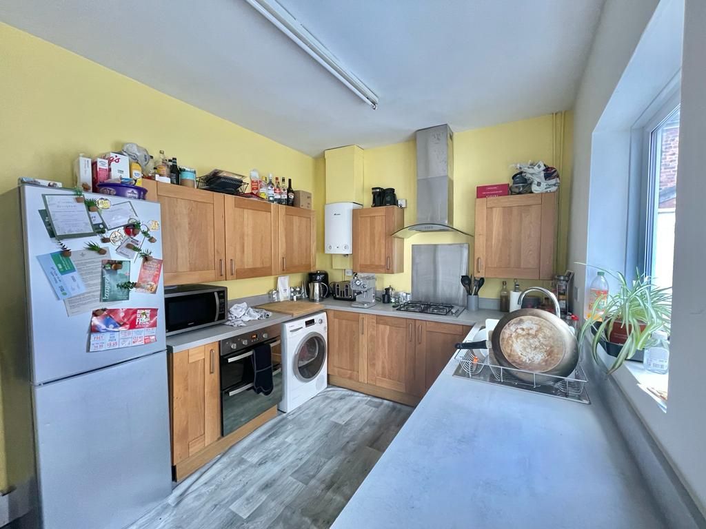 Property photo 2 of 8 Kitchen
