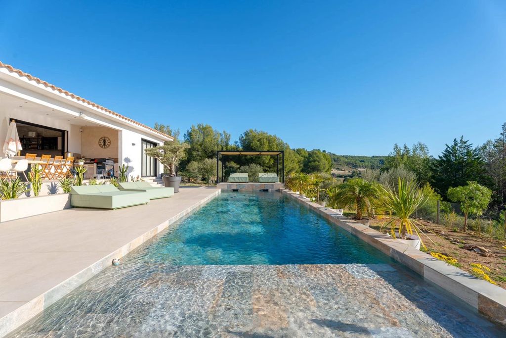 Property photo 3 of 11