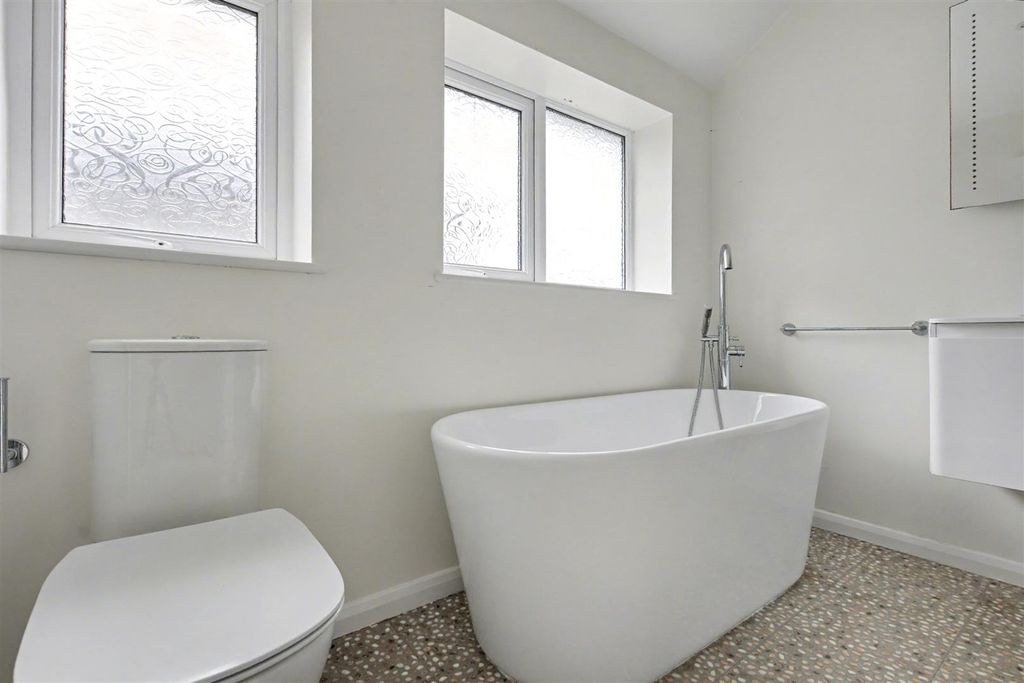 Property photo 3 of 22 Bathroom_2.Jpeg