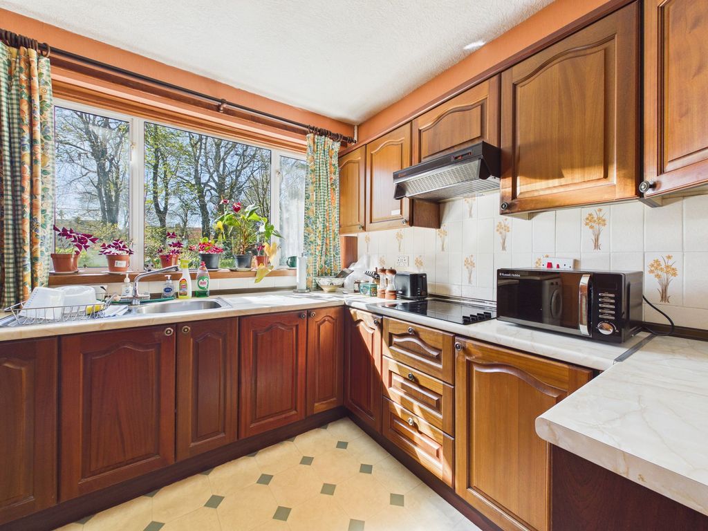 Property photo 3 of 19 Kitchen