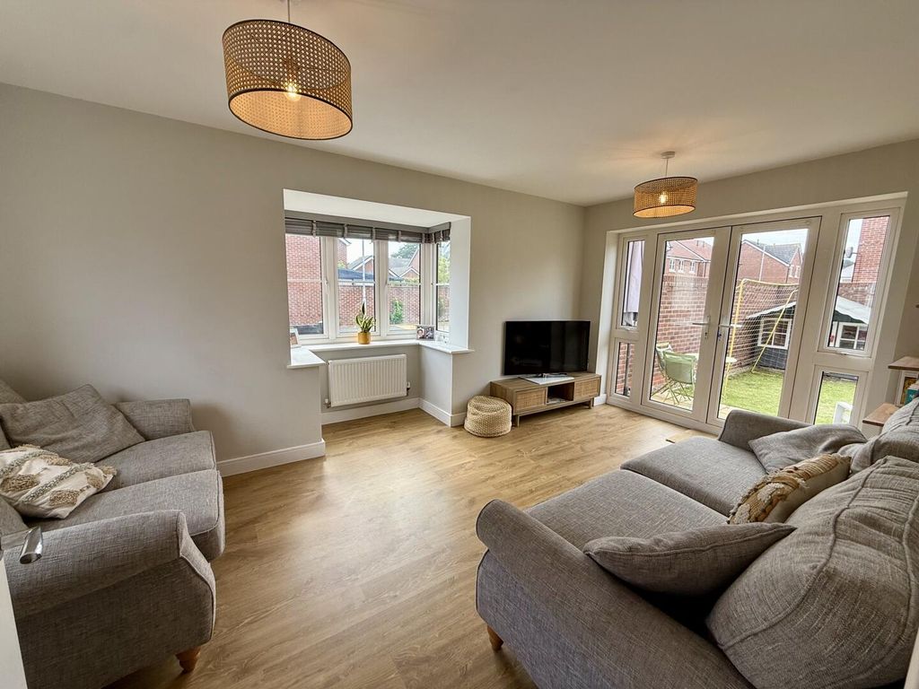 Property photo 2 of 51 Living Room