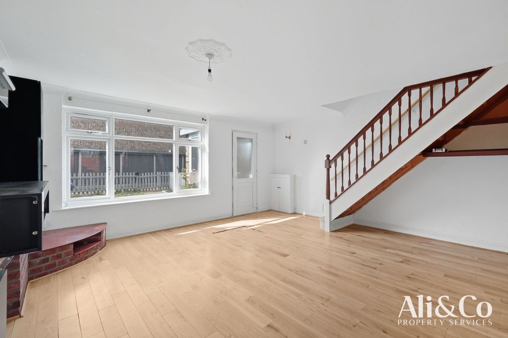 Property photo 3 of 32