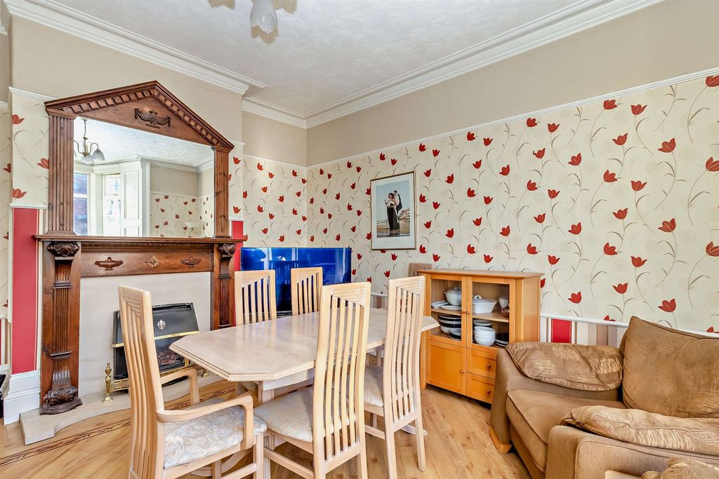 Property photo 3 of 12 8671106-Interior11-800.Jpg