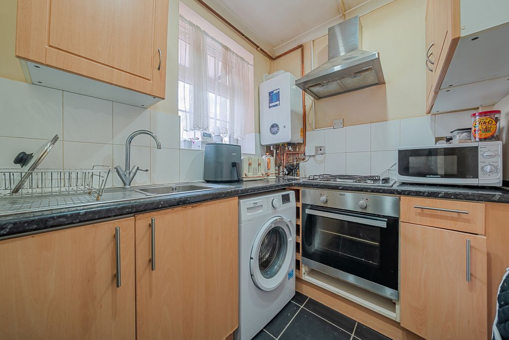 Property photo 3 of 11 Kicthen