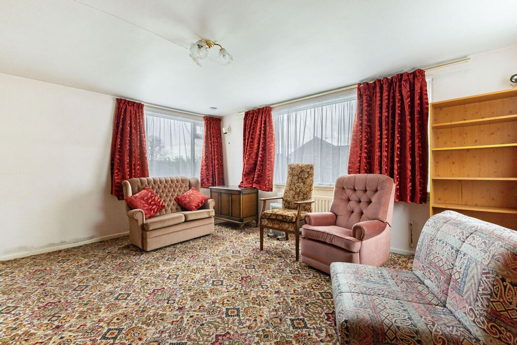 Property photo 3 of 23 Living Room