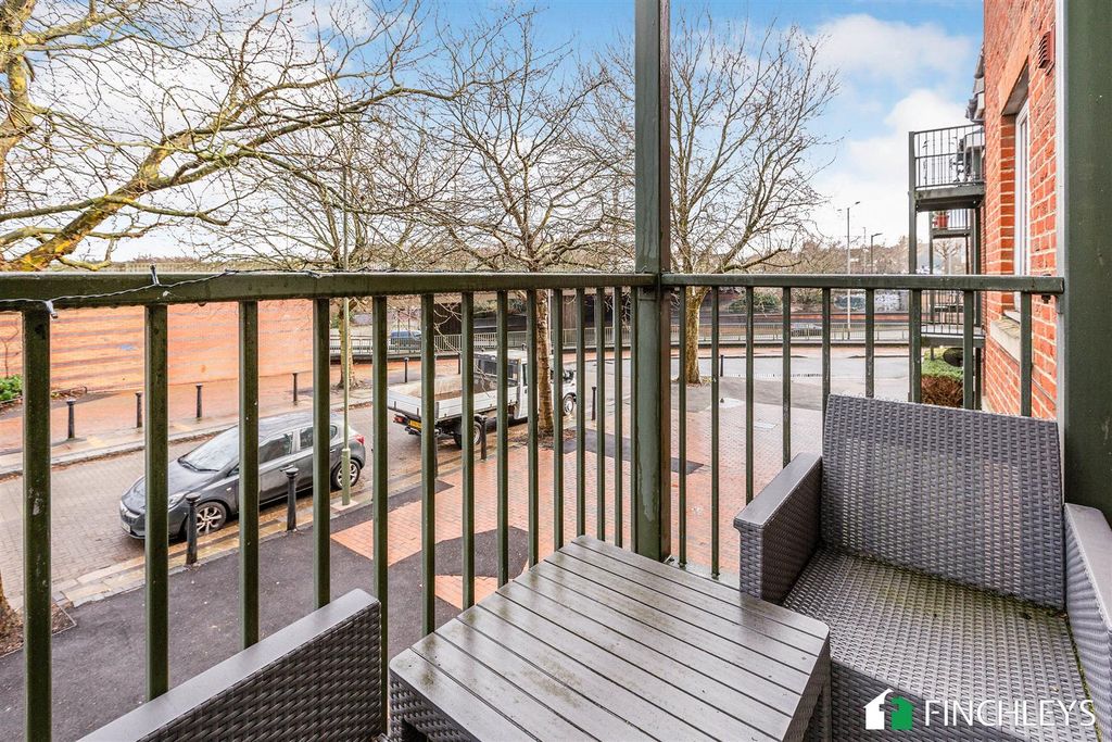 Property photo 3 of 11 Balcony